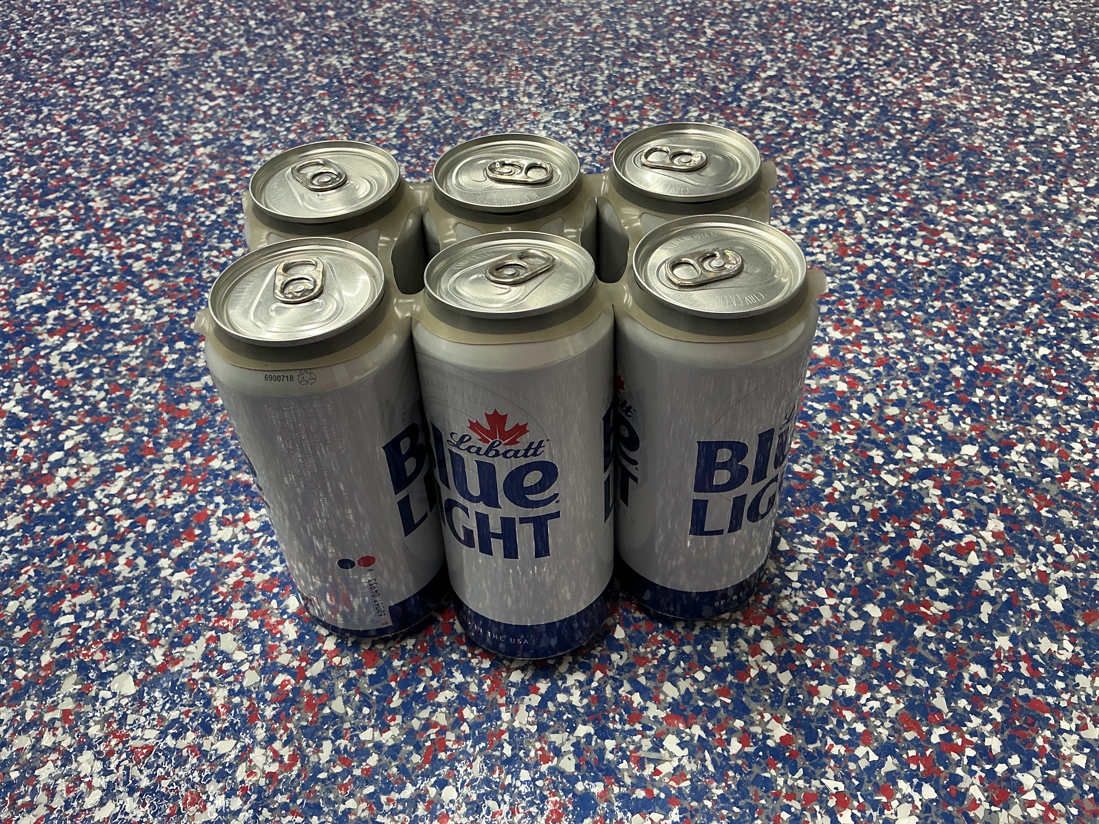 Labatt blue light 4/6 16oz cans