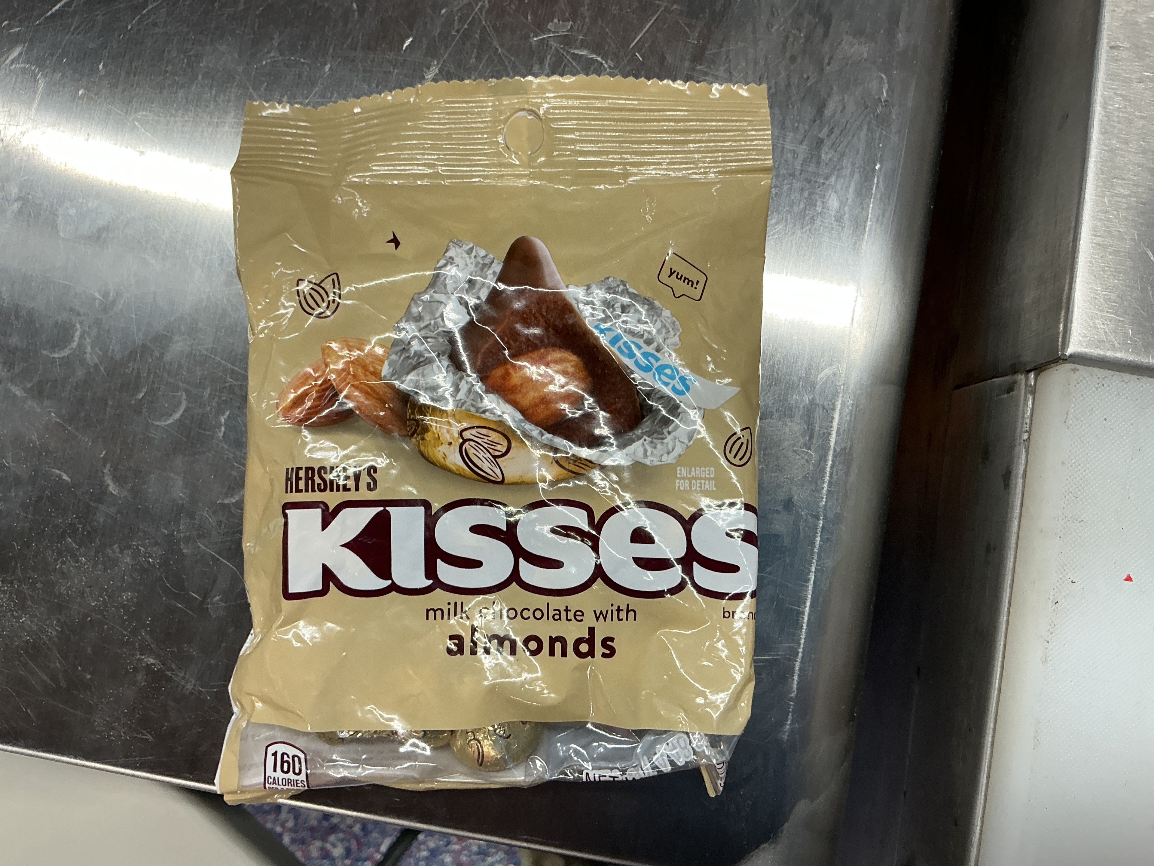Hershey Kisses With Almond Hang Bag