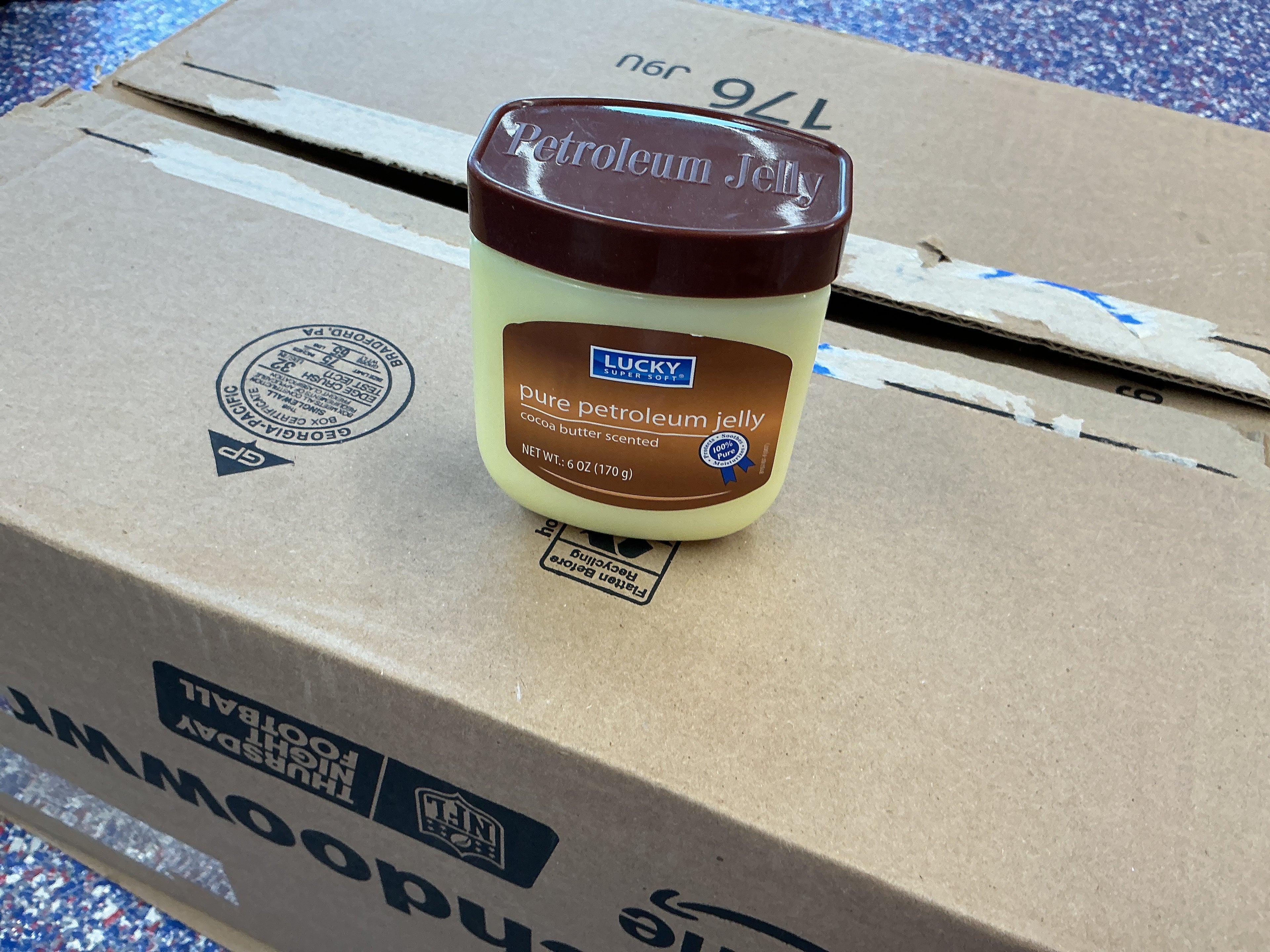 Lucky-petroleum jelly (cocoa butter)